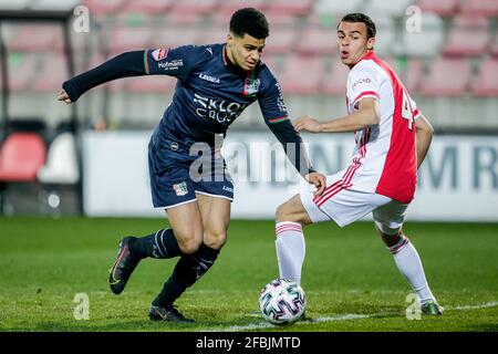 AMSTERDAM, PAESI BASSI - APRILE 23: Elayis Tavsan di NEC, Enric Llansana di Jong Ajax durante la partita olandese di Keukenkampioendivisie tra Ajax U23 e Foto Stock