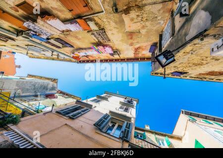 Case in un vicolo stretto a Rovigno, Istria, Croazia Foto Stock