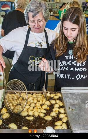 Miami Florida,Coral Gables Saint Sophia Greek Ortodossa Cathedral Festival,festival fiere making loukoumades nonna teen teen teenager student girl vo Foto Stock