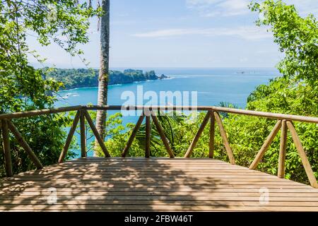 Piattaforma di osservazione nel Parco Nazionale Manuel Antonio, Costa Rica Foto Stock