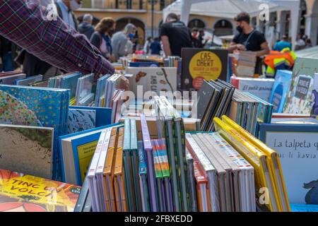 Palma di Maiorca; 23 2021 aprile: Festa di Sant Jordi o Book Day nel centro storico di Palma di Maiorca in tempi della pandemia di Coronavirus Foto Stock