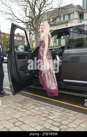 Londra, Regno Unito. 26 Marzo 2021. Leila Russack cantante songwriter tutti sorrisi a Londra indossando Dolce Gabanna Credit: SPP Sport Press Photo. /Alamy Live News Foto Stock