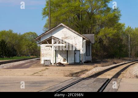 Vecchia stazione ferroviaria nella piccola città del Midwest. Foto Stock