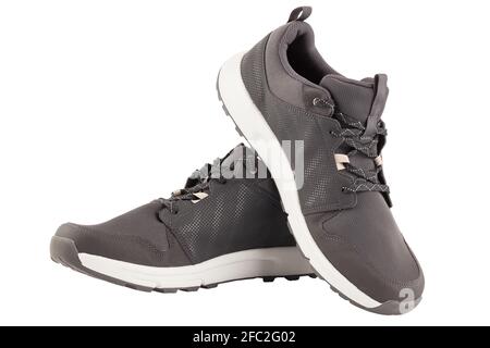 coppia di scarpe leggere airmesh estive walking nere isolate su sfondo bianco. Foto Stock