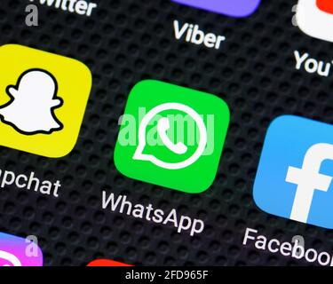 Icona WhatsApp su uno smartphone, primo piano Foto Stock