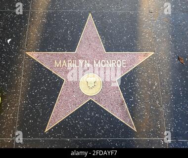 Hollywood, California, USA 17 aprile 2021 UNA visione generale dell'atmosfera dell'attrice Marilyn Monroe's Star sulla Hollywood Walk of Fame il 17 aprile 2021 a Hollywood, California, USA. Foto di Barry King/Alamy Stock foto Foto Stock