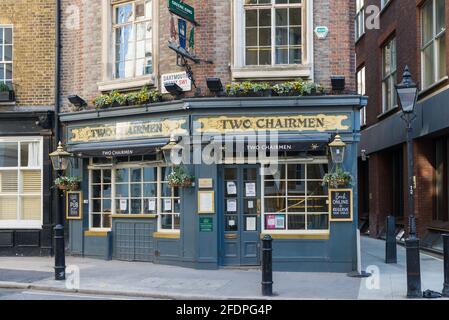 Esterno della casa pubblica dei due presidenti, un pub del XVIII secolo a Dartmouth Street, Westminster, Londra, Inghilterra, Regno Unito. Foto Stock