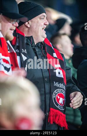 Herning, Danimarca. 22 aprile 2021. Gli appassionati di calcio del FC Midtjylland tornano alla MCH Arena per la partita 3F Superliga tra il FC Midtjylland e il FC Copenhagen di Herning. (Foto: Gonzales Photo - Morten Kjaer). Foto Stock