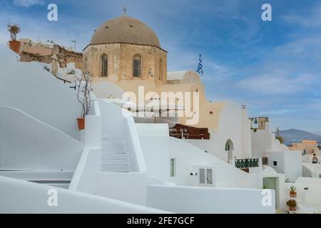 Vista sul villaggio di Oia sull'isola di Santorini, Grecia Foto Stock