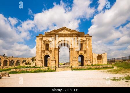 Arco di Adriano, gate di Jerash, Amman, Giordania Foto Stock