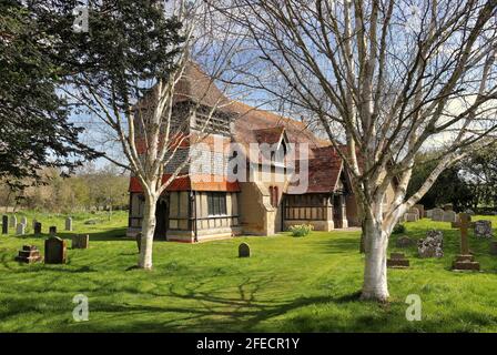 Chiesa di Sant'Elena nel villaggio inglese di Berrick Salome nel South Oxfordshire, Regno Unito in primavera Foto Stock