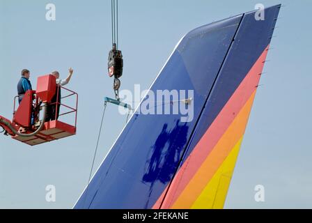 AMS, servizi di manutenzione dell'aria. Das Unternehmen ams ricicelt ein Airbus A300 Flugzeug. Foto Stock
