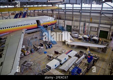AMS, servizi di manutenzione dell'aria. Das Unternehmen ams ricicelt ein Airbus A300 Flugzeug. Foto Stock