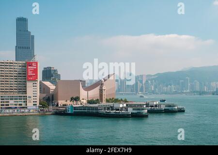 Hong Kong, novembre 2019: Molo Star Ferry, Tsim Sha Tsui a Hong Kong Foto Stock