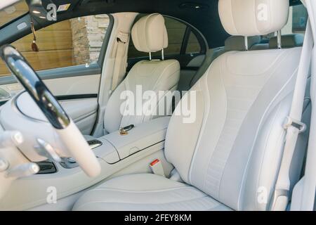 Interni moderni beige di classe business con sedili di lusso Foto Stock