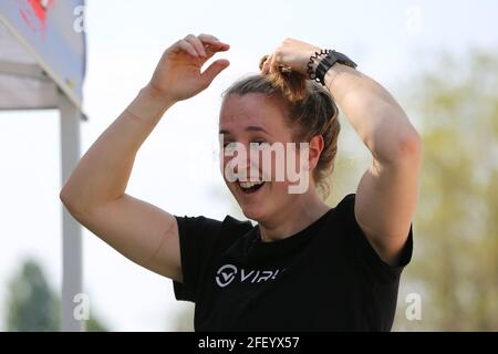 Verona, Italia. 24 Apr 2021. 2018 campione del mondo olandese Laura Smulders durante la sessione di prove libere del 24 aprile in vista del 1° round della Coppa europea UEC BMX, a Verona (Italia) Credit: Mickael Chavet/Alamy Live News Foto Stock