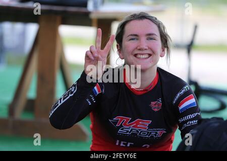 Verona, Italia. 24 Apr 2021. Merel Smulders dei Paesi Bassi durante la sessione di prove libere in vista del 1° round della Coppa europea UEC BMX, a Verona (Italia) Credit: Mickael Chavet/Alamy Live News Foto Stock