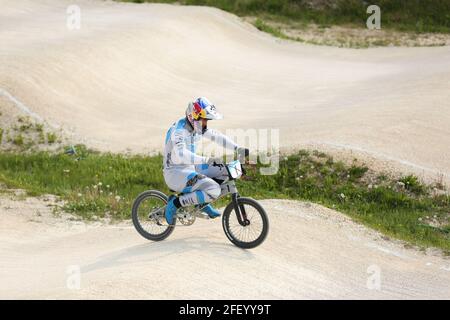 Verona, Italia. 24 Apr 2021. Campione del mondo in carica Twan van Gendt olandese durante la sessione di prove libere in vista del 1° round della Coppa europea UEC BMX, a Verona (Italia) Credit: Mickael Chavet/Alamy Live News Foto Stock