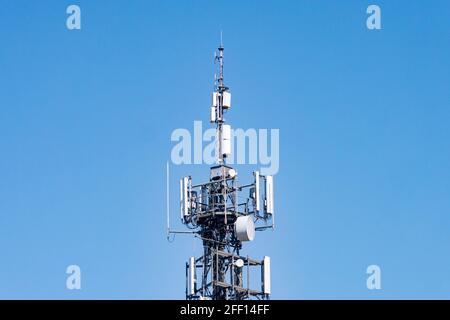 Albero di comunicazione situato nel South Downs National Park a nord di Worthing, West Sussex, Regno Unito. Foto Stock