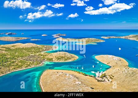 Kornati. Incredibile arcipelago isola paesaggio di Kornati parco nazionale vista panoramica aerea, Dalmazia regione della Croazia Foto Stock