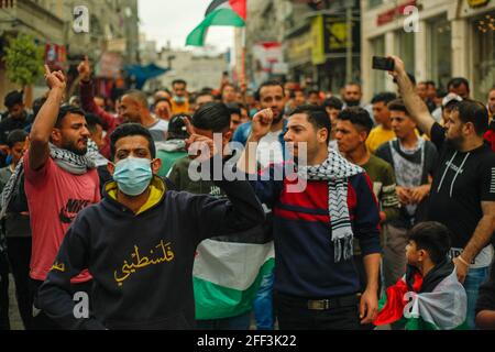 Jabalia, Palestina. 24 Apr 2021. Protesta a sostegno della Moschea di al-Aqsa nel campo di Jabalia, striscia di Gaza, il 24 aprile 2021. Foto di Ramez Habboub/ABACAPRESS.COM Credit: Abaca Press/Alamy Live News Foto Stock