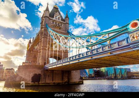 Tower Bridge sul Tamigi, Londra, Regno Unito Foto Stock