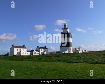 IRLANDA, COUNTY WEXFORD, HOOK HEAD - 01 OTTOBRE 2008: Hook Lighthouse è uno dei fari più antichi del mondo Foto Stock