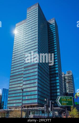 Euston Tower London - blocco a torre di 36 piani di stile internazionale su Euston Road nel centro di Londra. Architetti Sidney Kaye Eric Firmin & Partners 1970. Foto Stock