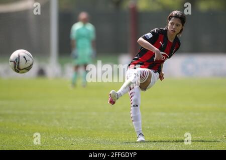 Milano, Italia. 24 Apr 2021. Yui Hasegawa di AC Milan durante la partita della Coppa Italia Femminile al Centro Sportivo Vismara di Milano. Il credito immagine dovrebbe essere: Jonathan Moscrop/Sportimage Credit: Sportimage/Alamy Live News Foto Stock