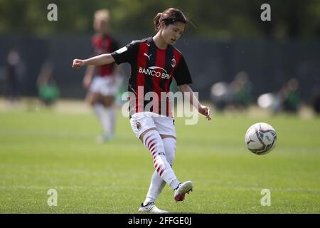 Milano, Italia. 24 Apr 2021. Yui Hasegawa di AC Milan durante la partita della Coppa Italia Femminile al Centro Sportivo Vismara di Milano. Il credito immagine dovrebbe essere: Jonathan Moscrop/Sportimage Credit: Sportimage/Alamy Live News Foto Stock