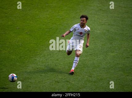 Milton Keynes, Regno Unito. 24 Apr 2021. Matthew Sorinola di MK Dons durante la Sky Bet League 1 dietro la partita a porte chiuse tra MK Dons e Swindon Town allo stadio:mk, Milton Keynes, Inghilterra, il 24 aprile 2021. Foto di Andy Rowland. Credit: Prime Media Images/Alamy Live News Foto Stock