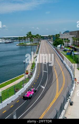 San Pietroburgo, Florida, Stati Uniti. 24 Apr 2021. ALEXANDER ROSSI (27) degli Stati Uniti si qualificano per il Gran Premio di Firestone di San Pietroburgo per le strade di San Pietroburgo a San Pietroburgo, in Florida. Credit: Walter G Arce Sr Grindstone Medi/ASP/ZUMA Wire/Alamy Live News Foto Stock