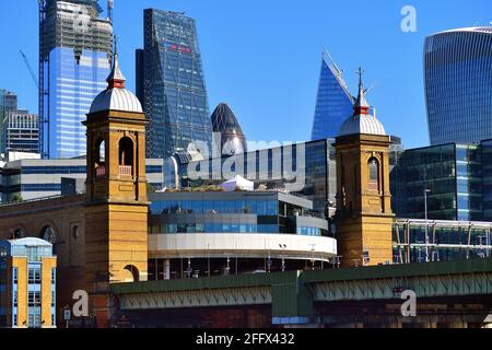 Londra, Inghilterra, Regno Unito. Uno skyline in rapida espansione era evidente nella città di Londra e nel quartiere finanziario, come si vede in questa immagine. Foto Stock