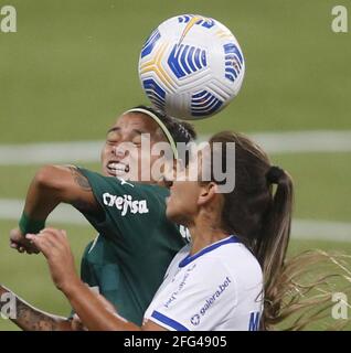 San Paolo, Brasile. Aprile 24 2021: Azione durante il campionato nazionale brasiliano delle donne (Campeonato Brasileiro Femenino A1) partita di calcio tra Palmeiras e Cruzeiro allo stadio Allianz Parque di Sao Paulo, Brasile. Credit: SPP Sport Press Photo. /Alamy Live News Foto Stock