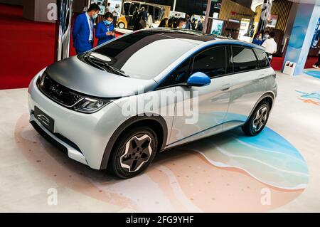 Il BYD EA1 piccolo veicolo elettrico berlina in mostra al 2021 Shanghai Auto Show, Cina. Foto Stock