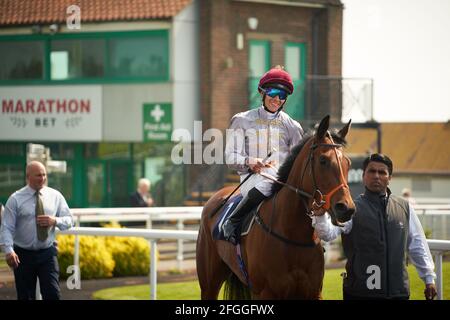 Jockey Sean Levey, il primo fantino nero a vincere una gara classica britannica Foto Stock