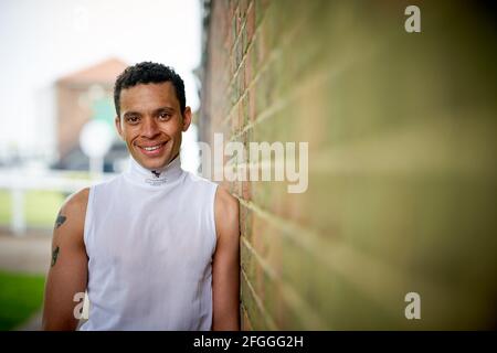 Jockey Sean Levey, il primo fantino nero a vincere una gara classica britannica Foto Stock