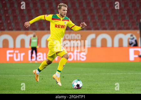 Augusta, Germania. 23 Apr 2021. Calcio: Bundesliga, FC Augusta - 1. FC Köln, Matchday 31 alla WWK Arena. 1. Sebastian Andersson del FC Köln gioca la palla. Credito: Matthias Balk/dpa - NOTA IMPORTANTE: In conformità con le norme del DFL Deutsche Fußball Liga e/o del DFB Deutscher Fußball-Bund, è vietato utilizzare o utilizzare fotografie scattate nello stadio e/o della partita sotto forma di sequenze fotografiche e/o serie fotografiche di tipo video./dpa/Alamy Live News Foto Stock