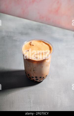 Bicchiere di tapioca perla bolle tè al latte Foto Stock