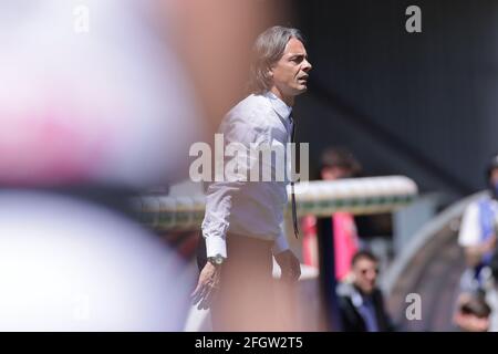 Benevento, Italia. 25 Apr 2021. Filippo Inzaghi allenatore di Benevento Calcio reagisce durante la Serie UNA partita di calcio tra Benevento Calcio e Udinese Calcio allo stadio Ciro Vigorito di Benevento (Italia), 25 aprile 2021. Photo Cesare Purini/Insifefoto Credit: Insifefoto srl/Alamy Live News Foto Stock