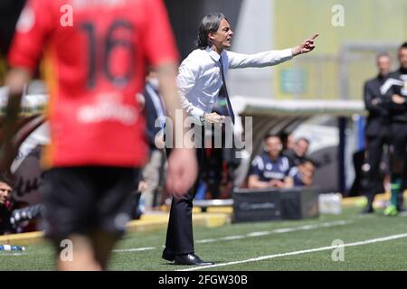 Benevento, Italia. 25 Apr 2021. Filippo Inzaghi allenatore di Benevento Calcio reagisce durante la Serie UNA partita di calcio tra Benevento Calcio e Udinese Calcio allo stadio Ciro Vigorito di Benevento (Italia), 25 aprile 2021. Photo Cesare Purini/Insifefoto Credit: Insifefoto srl/Alamy Live News Foto Stock