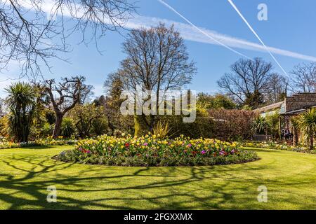Splendido giardino paesaggistico presso il Cotswold Wildlife Park, Burford, Oxfordshire Foto Stock