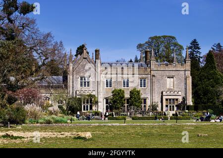 Cotswold Wildlife Park, Manor House progettata da William Atkinson e costruita da Richard Pace di Lechlade, in un elegante stile gotico georgiano Foto Stock