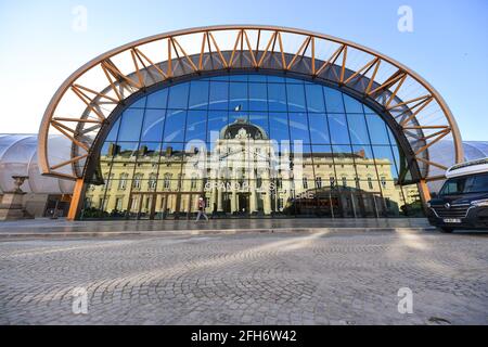 Immagini illustrative del Grand Palais Ephemere a Parigi, Francia, il 23 aprile 2021. Il Grand Palais Ephemere (il Grand Palais temporaneo), un edificio temporaneo di circa 10,000 m2 progettato dall'architetto Jean-Michel Wilmotte e costruito da GL Events, sarà costruito sul Champ-de-Mars all'inizio del 2021 fino alla fine dei Giochi Olimpici e Paralimpici di Parigi 2024. Foto di Lionel Urman/ABACAPRESS.COM Foto Stock