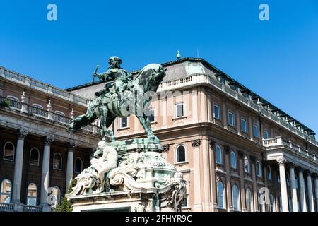 Budapest, Ungheria - 11 agosto 2019: Statua equestre di Savoia Eugen nel Castello di Buda Foto Stock