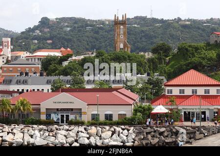 Porto principale e ingresso doganale al porto di St. George, sull'isola caraibica di Grenada. Foto Stock