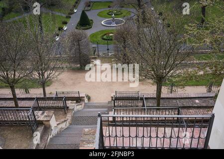 Praga, Repubblica Ceca - 23 aprile 2021 - il Grande Giardino di Fürstenberg in un pomeriggio di sole primavera vicino al Castello di Praga. Foto Stock