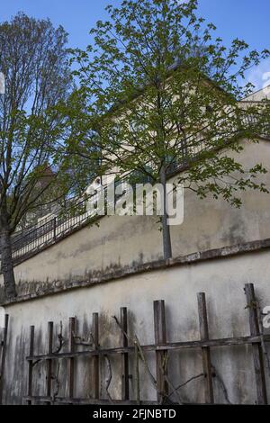 Praga, Repubblica Ceca - 23 aprile 2021 - il Grande Giardino di Fürstenberg in un pomeriggio di sole primavera vicino al Castello di Praga. Foto Stock