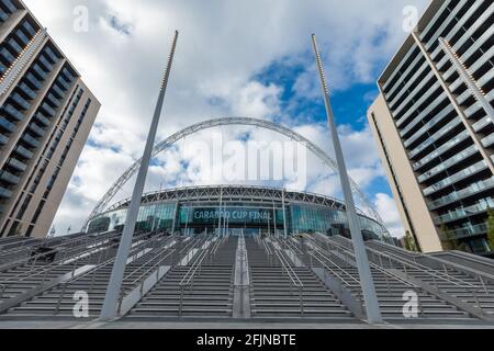 Wembley Park, Londra, Regno Unito. 25 aprile 2021. 8,000 spettatori sono attesi al Wembley Stadium questo pomeriggio per la finale della Carabao Cup. Oggi, Manchester City vs Tottenham Hostpur, sarà la più grande folla di partecipanti a un evento sportivo in un importante stadio britannico per più di 12 mesi Amanda Rose/Alamy Live News Foto Stock