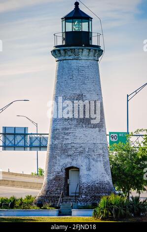 Il faro di Round Island è raffigurato, il 22 aprile 2021, a Pascagoula, Mississippi. Foto Stock